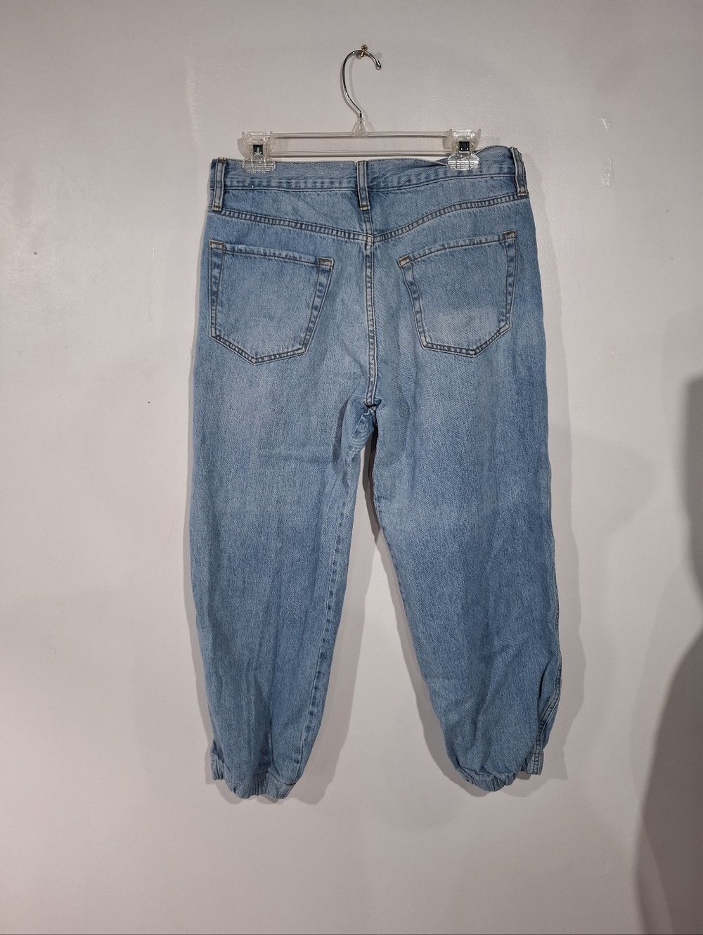 FRAME Denim Le Lounge High Rise Relaxed Cropped Jogger Jean in Chill - Size 29 - Picture 3 of 15